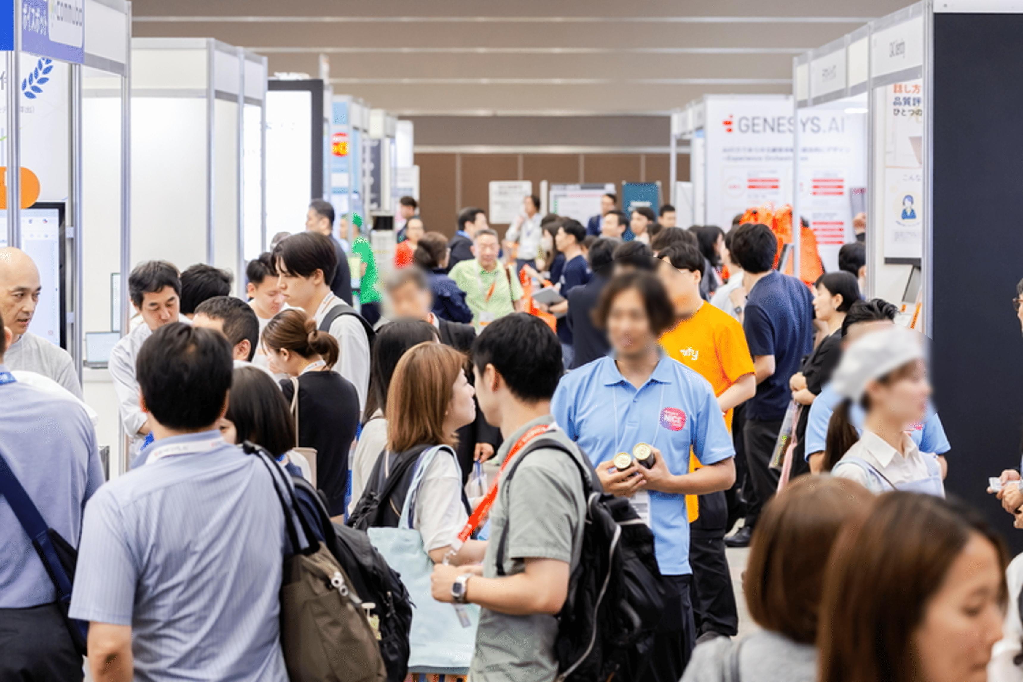 コールセンター/CRM デモ&コンファレンス2026の展示会場通路の様子
